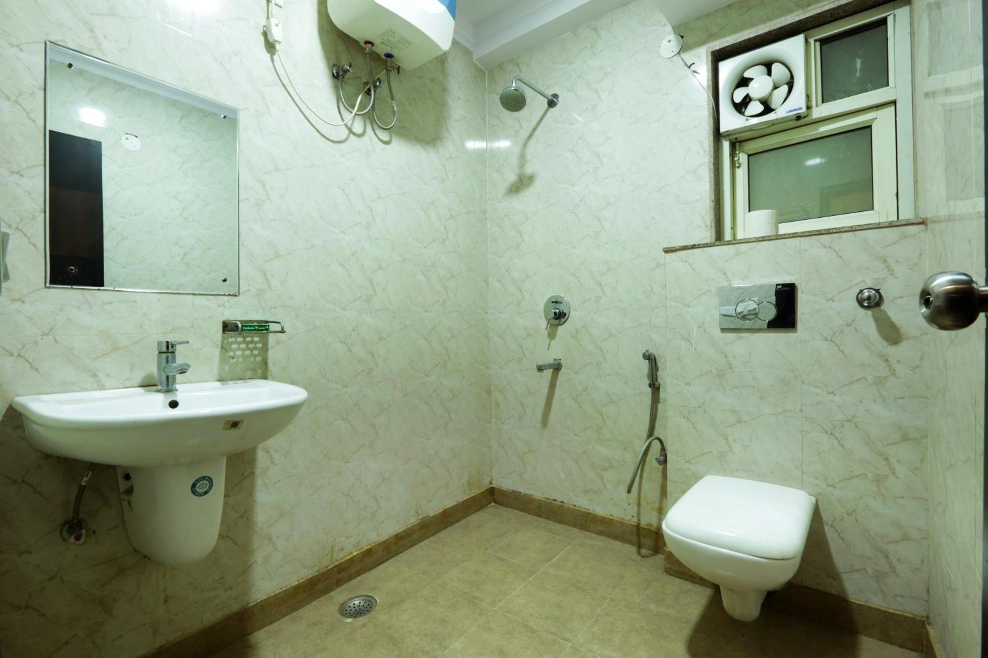 Palm Emarald Hotel New Delhi