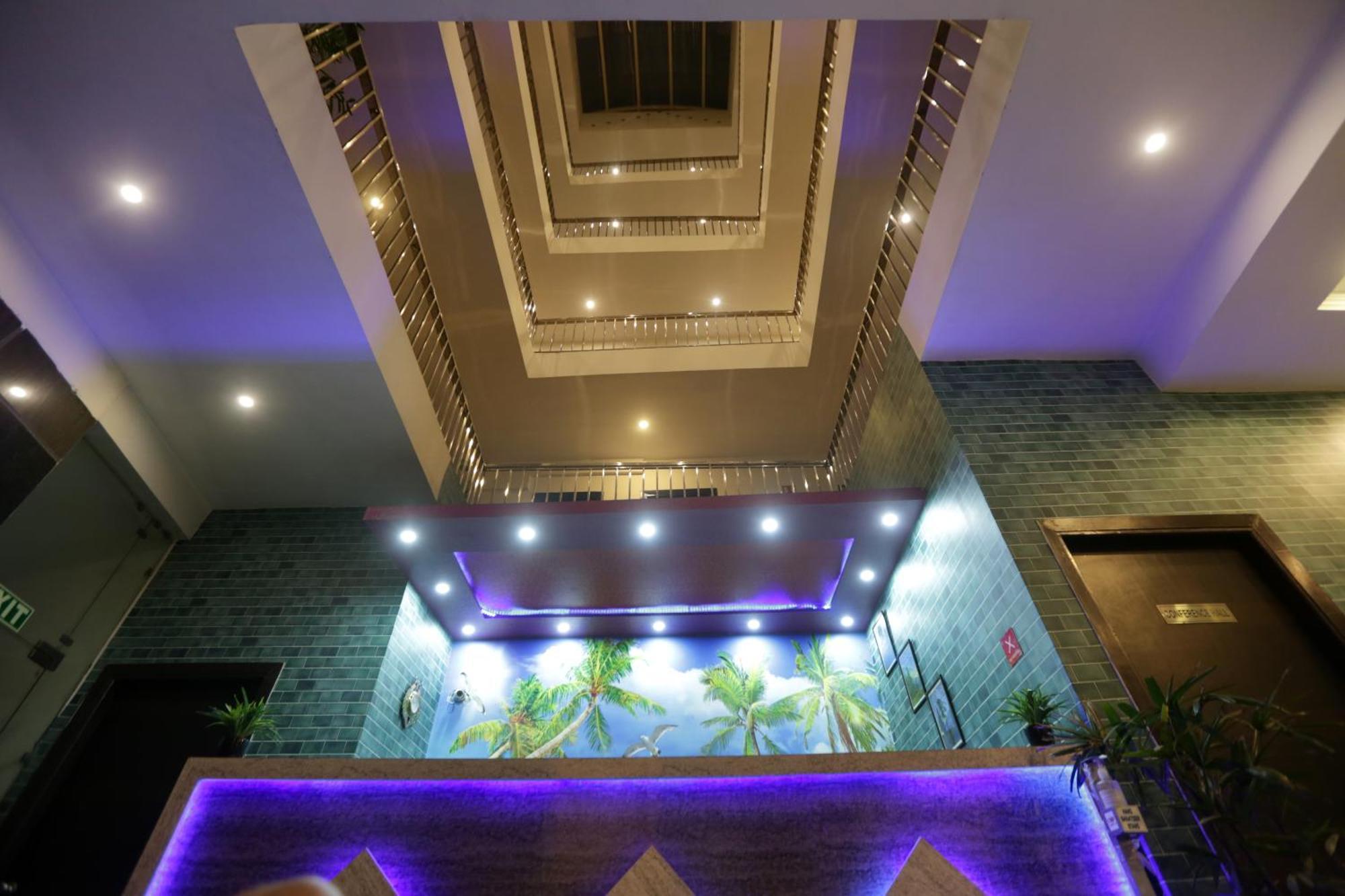 Hotel Palm Emarald New Delhi