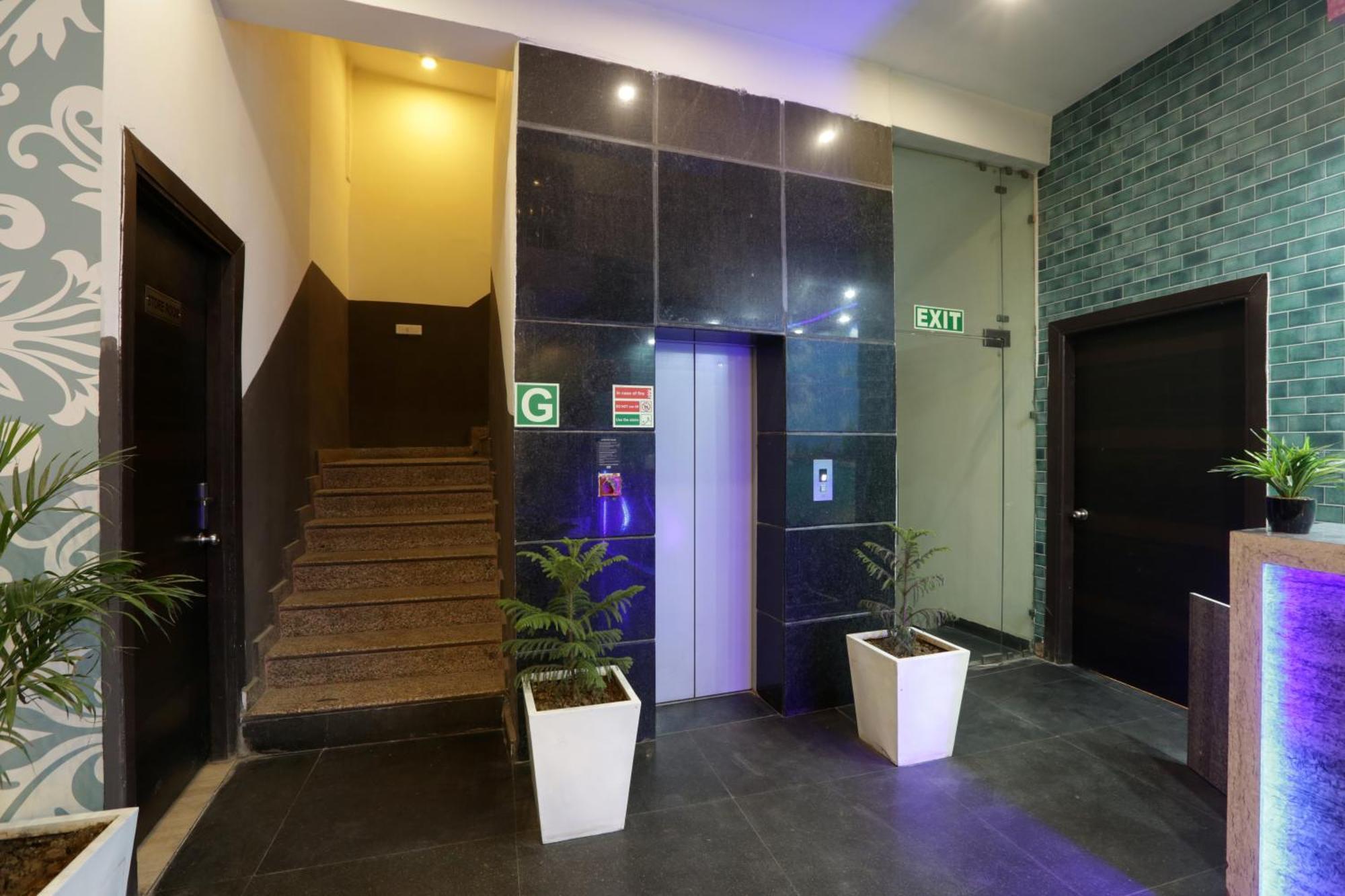 Hotel Palm Emarald New Delhi
